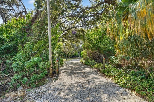 925 GULL ROAD, Venice, FL 34293