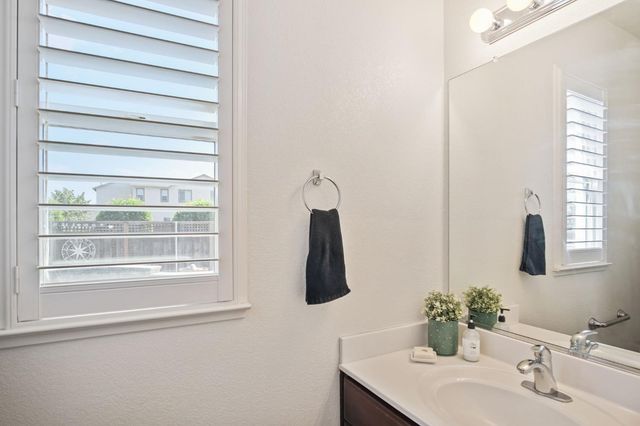 4160 N Berkeley Ave, Turlock, CA 95382