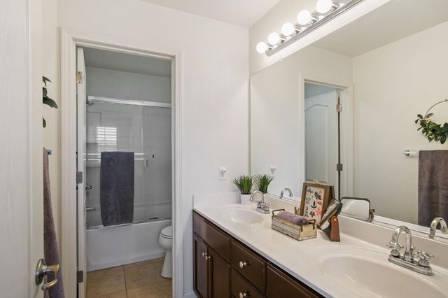 4160 N Berkeley Ave, Turlock, CA 95382