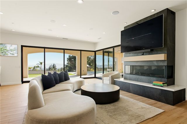 2499 Sierra, Upland, CA 91784