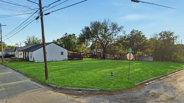 4302 Roberts Street, Greenville, TX 75401