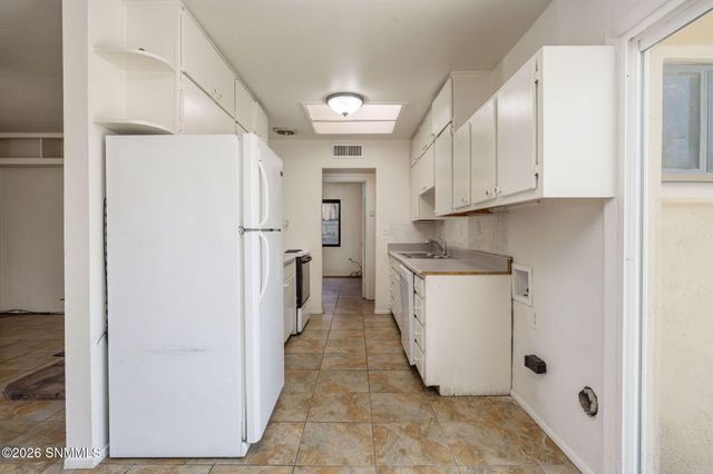 2030 Chilton Drive, Las Cruces, NM 88001