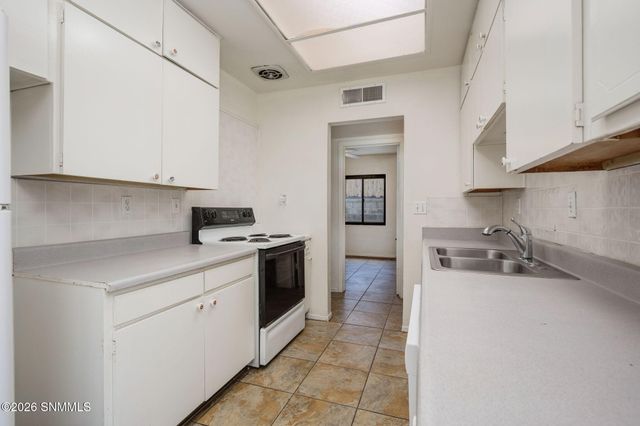 2030 Chilton Drive, Las Cruces, NM 88001