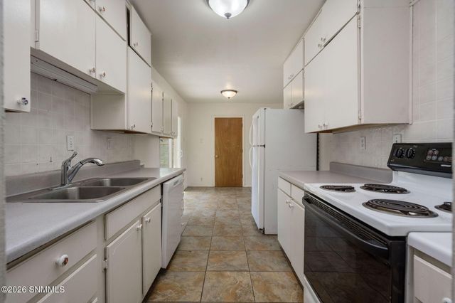 2030 Chilton Drive, Las Cruces, NM 88001