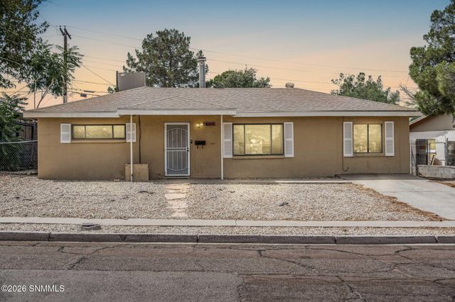 2030 Chilton Drive, Las Cruces, NM 88001