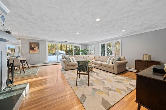 9 Mast Hill, Hingham, MA 02043