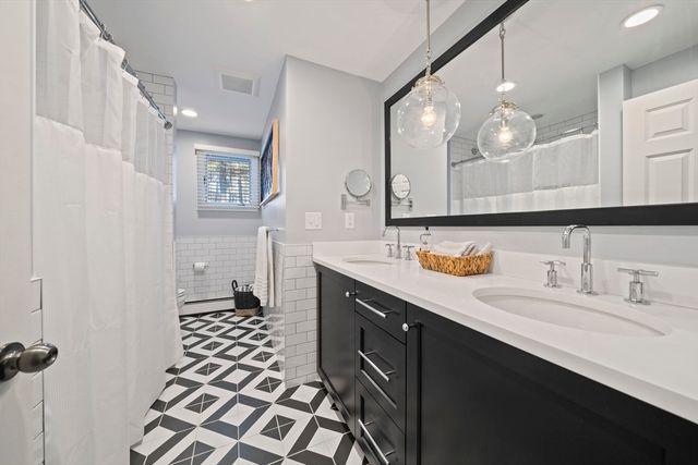 9 Mast Hill, Hingham, MA 02043