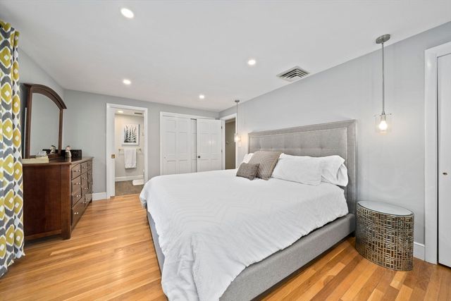 9 Mast Hill, Hingham, MA 02043