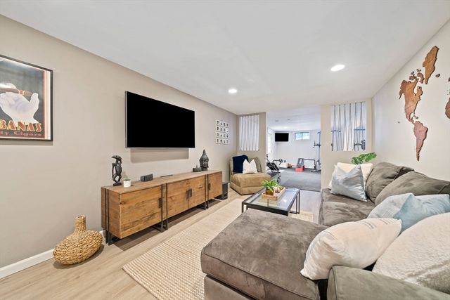 9 Mast Hill, Hingham, MA 02043