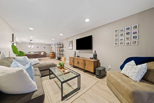 9 Mast Hill, Hingham, MA 02043