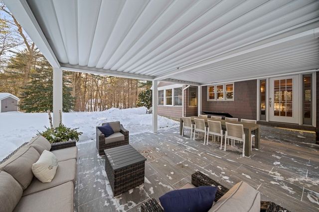 9 Mast Hill, Hingham, MA 02043