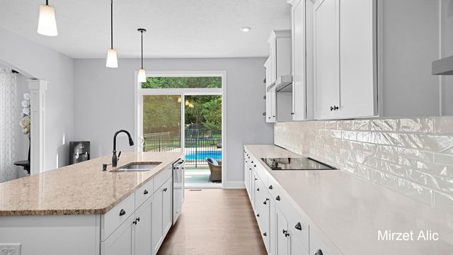 5220 Canyon River Drive NE, Ada, MI 49301