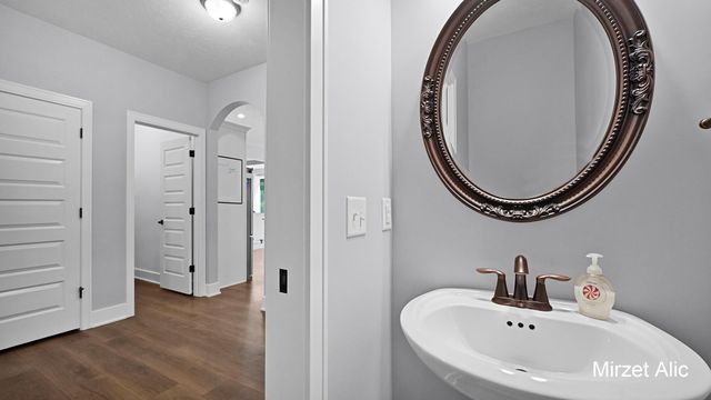 5220 Canyon River Drive NE, Ada, MI 49301