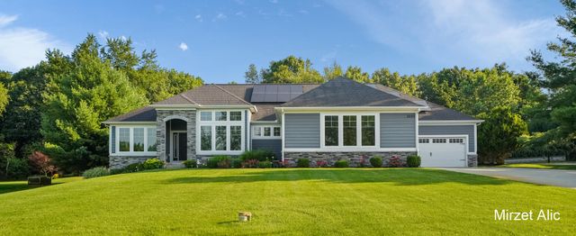 5220 Canyon River Drive NE, Ada, MI 49301