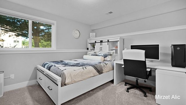 5220 Canyon River Drive NE, Ada, MI 49301