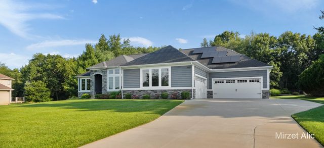 5220 Canyon River Drive NE, Ada, MI 49301