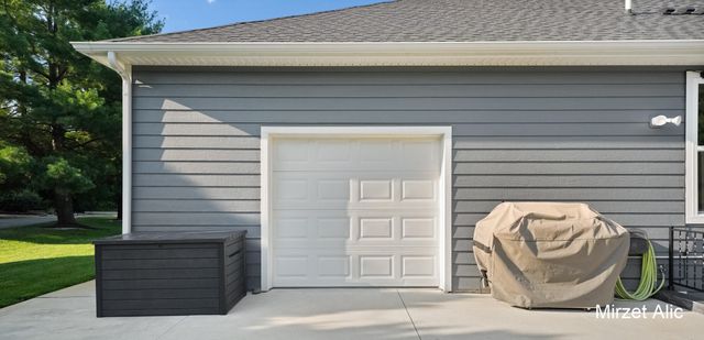 5220 Canyon River Drive NE, Ada, MI 49301