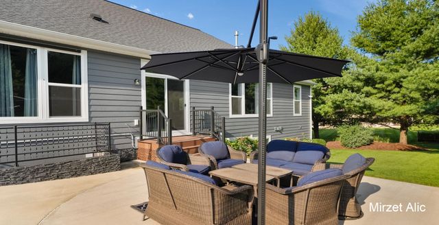 5220 Canyon River Drive NE, Ada, MI 49301
