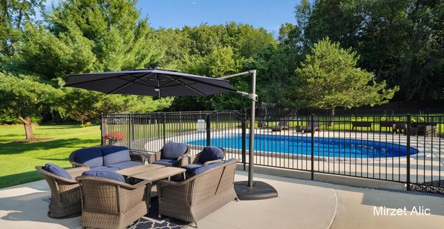 5220 Canyon River Drive NE, Ada, MI 49301