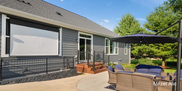 5220 Canyon River Drive NE, Ada, MI 49301