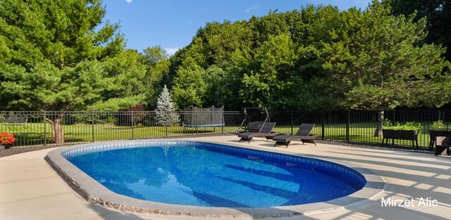 5220 Canyon River Drive NE, Ada, MI 49301