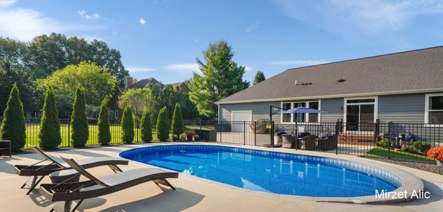 5220 Canyon River Drive NE, Ada, MI 49301