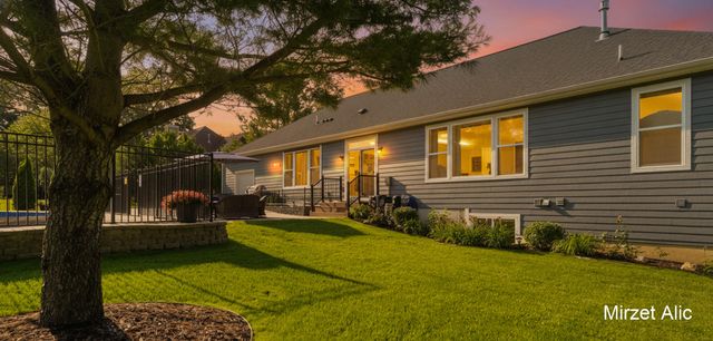 5220 Canyon River Drive NE, Ada, MI 49301