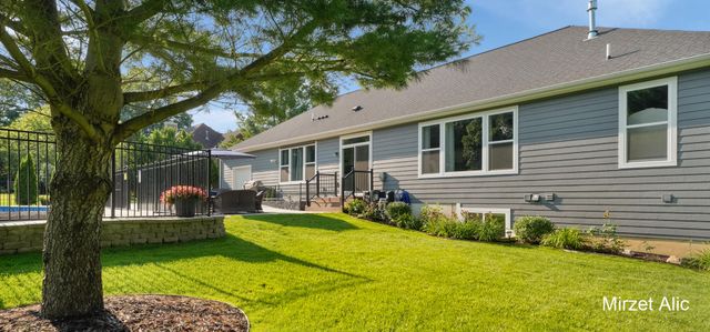 5220 Canyon River Drive NE, Ada, MI 49301