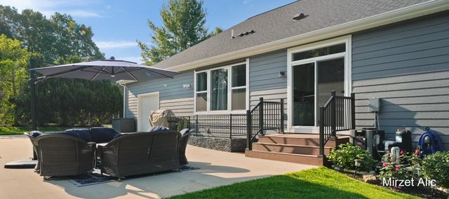 5220 Canyon River Drive NE, Ada, MI 49301