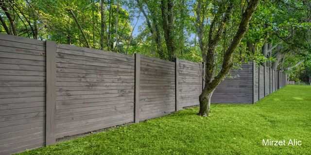 5220 Canyon River Drive NE, Ada, MI 49301