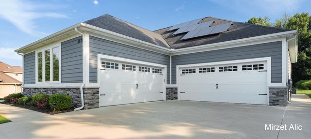 5220 Canyon River Drive NE, Ada, MI 49301