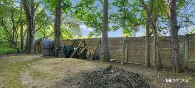 5220 Canyon River Drive NE, Ada, MI 49301