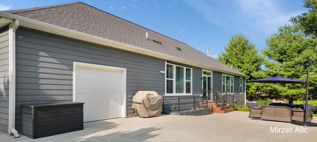 5220 Canyon River Drive NE, Ada, MI 49301