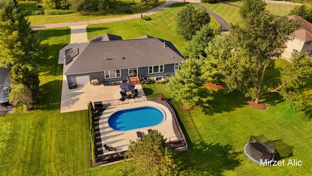 5220 Canyon River Drive NE, Ada, MI 49301