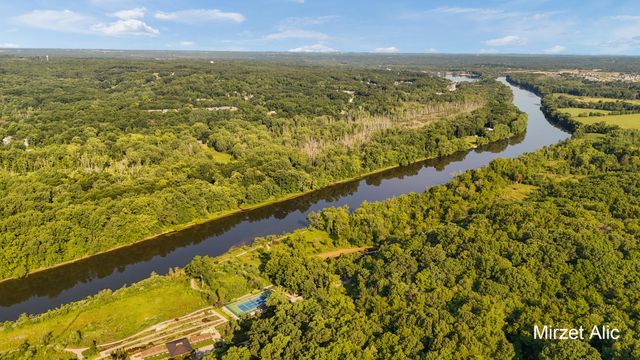 5220 Canyon River Drive NE, Ada, MI 49301