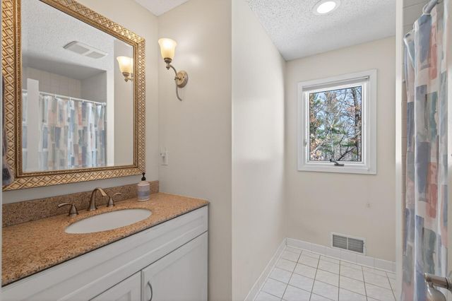 16780 Jeffrey Avenue N, Hugo, MN 55038