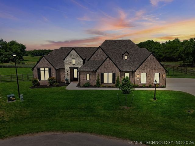 18893 E Canyon Ridge Road, Owasso, OK 74055