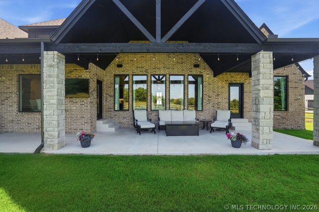 18893 E Canyon Ridge Road, Owasso, OK 74055