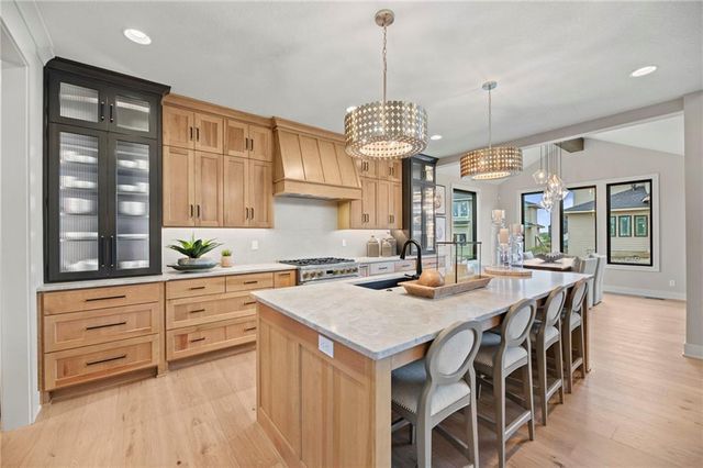 17601 Knox Street, Overland Park, KS 66221