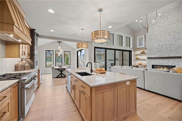 17601 Knox Street, Overland Park, KS 66221