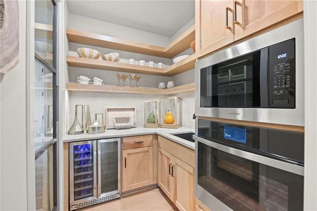 17601 Knox Street, Overland Park, KS 66221