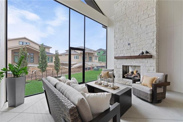 17601 Knox Street, Overland Park, KS 66221