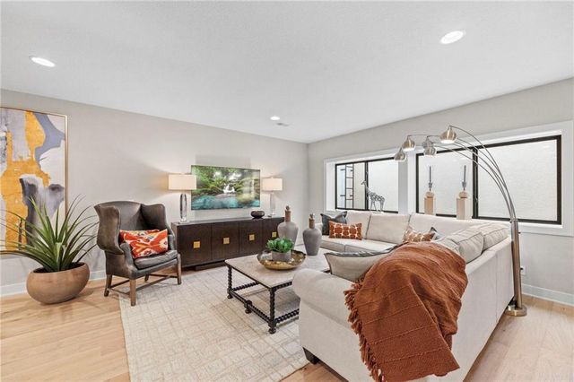 17601 Knox Street, Overland Park, KS 66221
