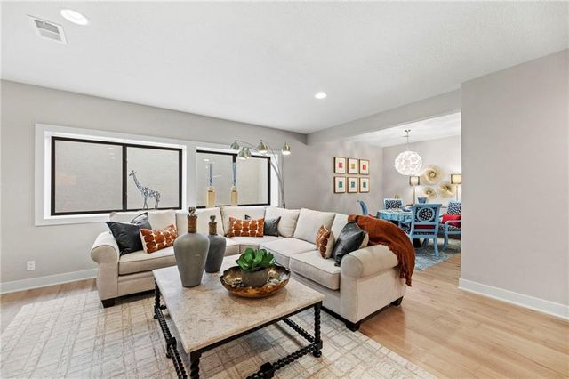 17601 Knox Street, Overland Park, KS 66221