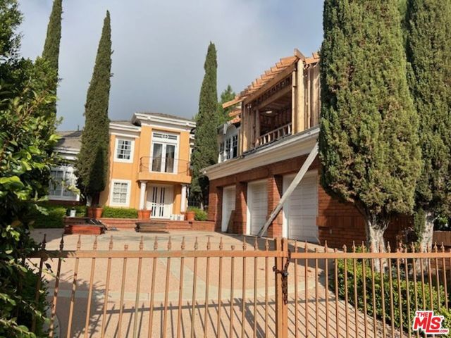 2387 Earls Court, Los Angeles, CA 90077