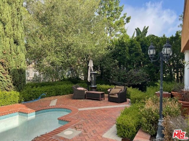 2387 Earls Court, Los Angeles, CA 90077