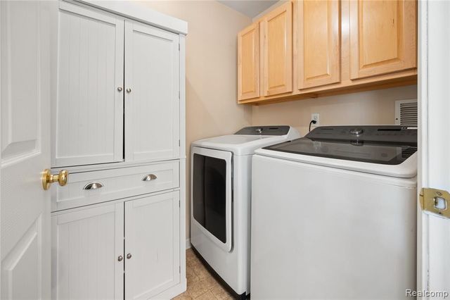730 Amberly Drive C, Waterford, MI 48328