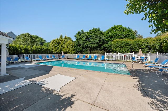 730 Amberly Drive C, Waterford, MI 48328