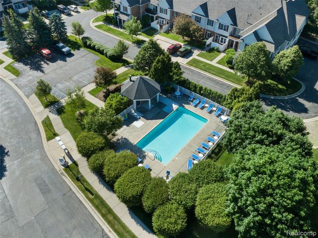 730 Amberly Drive C, Waterford, MI 48328