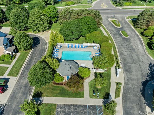 730 Amberly Drive C, Waterford, MI 48328